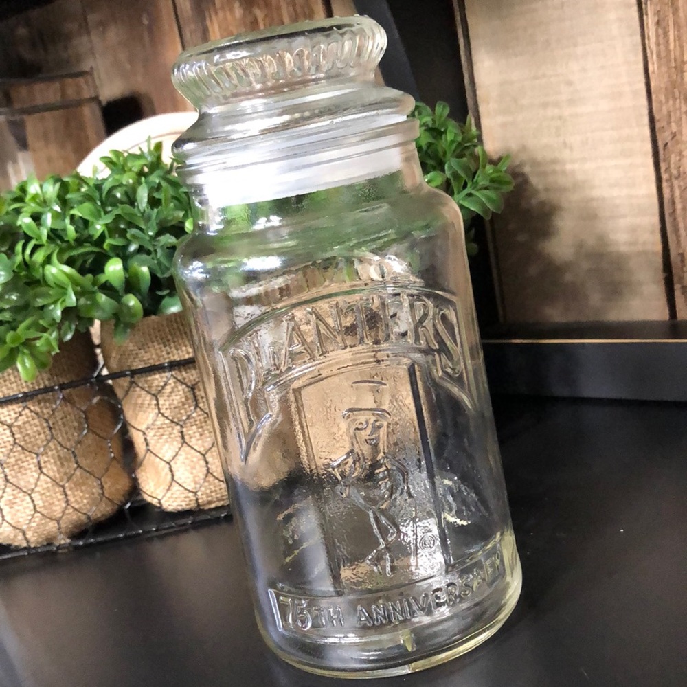 Vtg 1981 Planters peanuts glass storage container